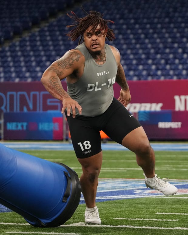 Texas Longhord DL Byron Murphy